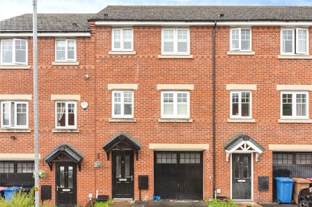 4 bedroom Mid Terrace House for sale