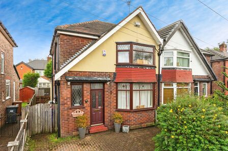 Chiltern Drive, 3 bedroom Semi Detached House for sale, £270,000