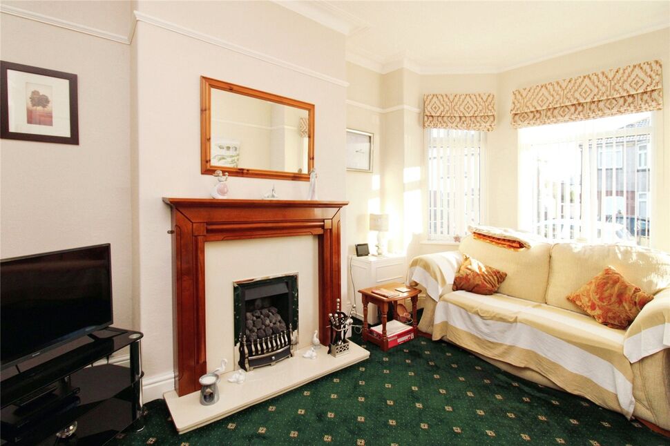 2 bedroom Mid Terrace House for sale, Dronfield Road, Salford, M6 £