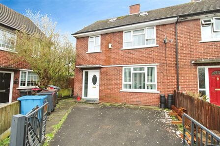 3 bedroom Mid Terrace House for sale