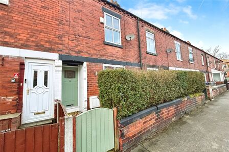 2 bedroom Mid Terrace House for sale