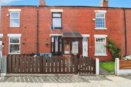 2 bedroom Mid Terrace House for sale