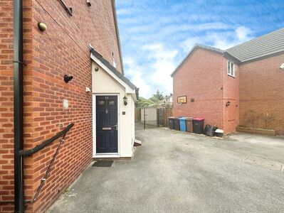 Wayfarers Way, 1 bedroom Semi Detached Flat to rent, £995 pcm