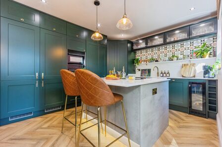 5 bedroom Semi Detached House for sale