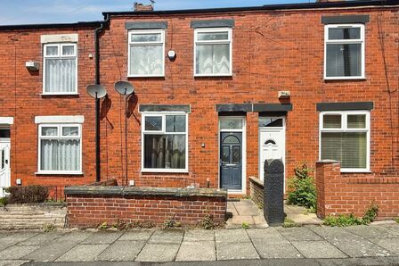 2 bedroom Mid Terrace House for sale