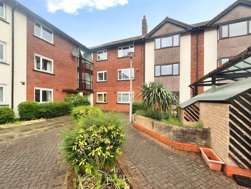 2 bedroom Flat for sale