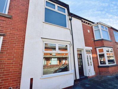 New Barton Street, 3 bedroom Mid Terrace House to rent, &pound;1,495 pcm