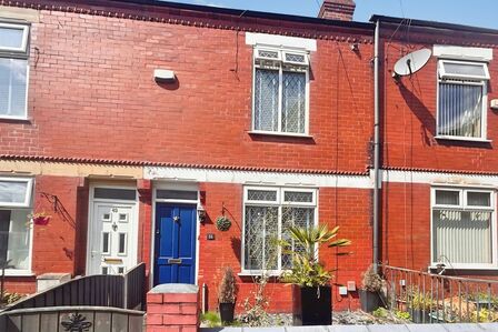2 bedroom Mid Terrace House for sale