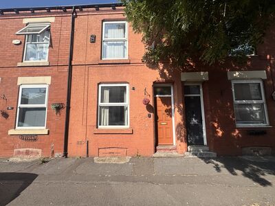 2 bedroom Mid Terrace House to rent