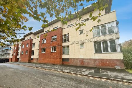 2 bedroom Flat for sale