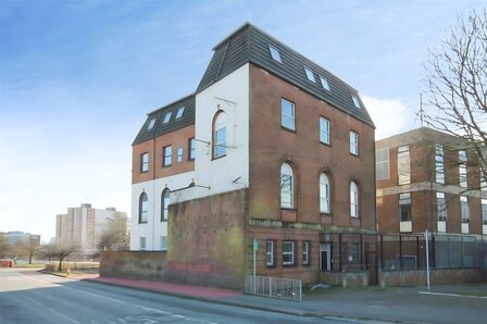 Pendleton Way, 2 bedroom Flat for sale, &pound;70,000