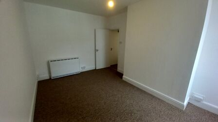 Mid Terrace Flat to rent