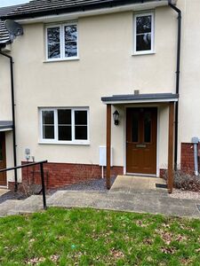 Coburg Crescent, 2 bedroom Mid Terrace House to rent, £1,100 pcm
