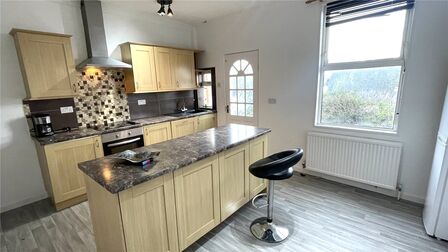 Dunmere Road, Mid Terrace House to rent, &pound;1,000 pcm