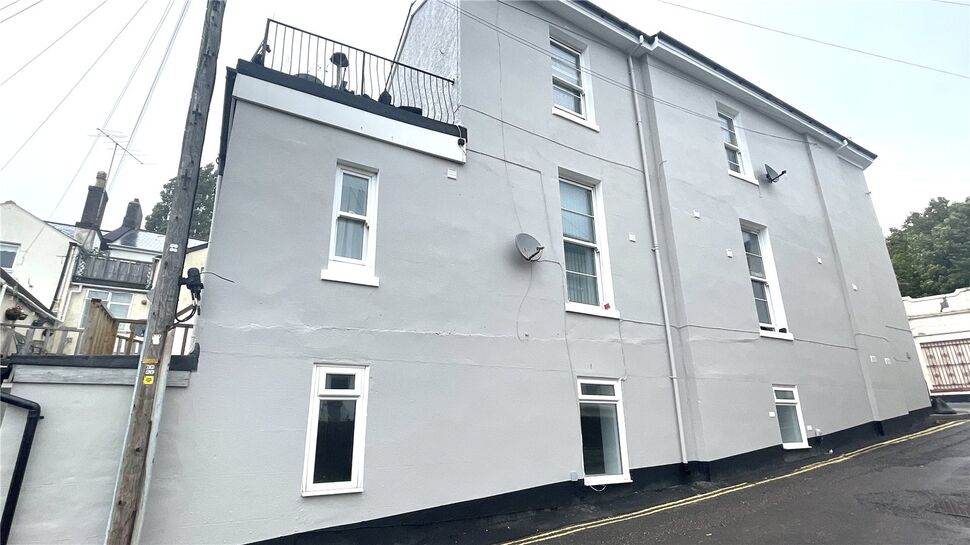 Main image of 2 bedroom  Flat to rent, Croft Road, Torquay, Devon, TQ2
