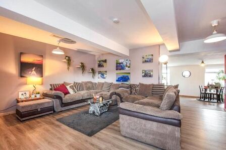 Berachah Road, 2 bedroom Mid Terrace Flat to rent, £1,100 pcm