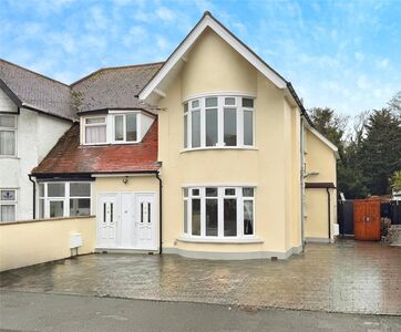 Manor Road, 2 bedroom  Flat for sale, £260,000