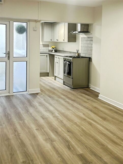 Main image of 2 bedroom Flat to rent, Princes Road, Torquay, Devon, TQ1