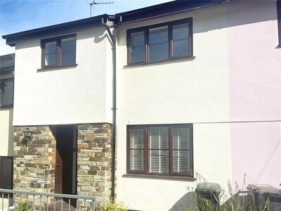 3 bedroom Mid Terrace House to rent