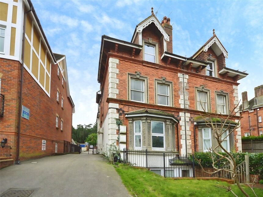 Main image of 2 bedroom Flat to rent, Park Road, Tunbridge Wells, Kent, TN4