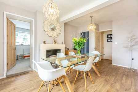 6 bedroom Detached House for sale