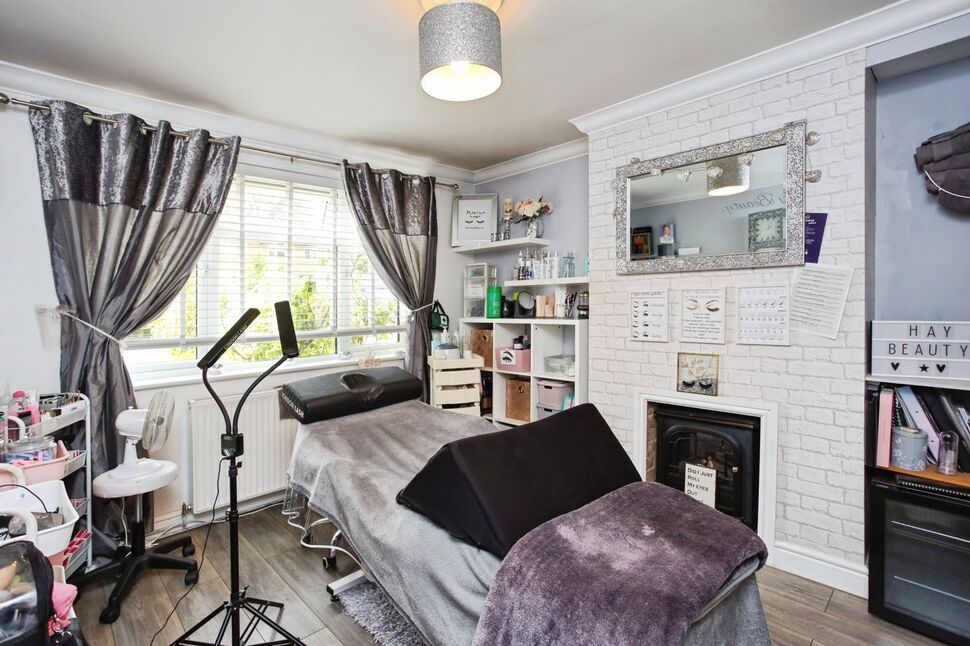 Dining Room / Beauty Room