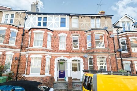 2 bedroom  Flat to rent