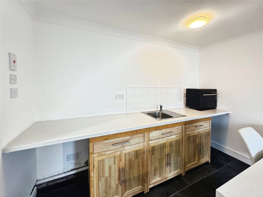 Kitchen / Living Area