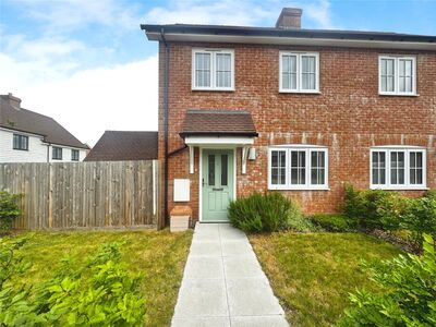 4 bedroom Semi Detached House to rent