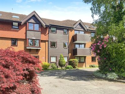 Sandhurst Road, 1 bedroom  Flat for sale, £70,000
