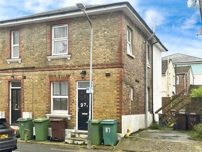 Goods Station Road, 1 bedroom  Flat for sale, £140,000