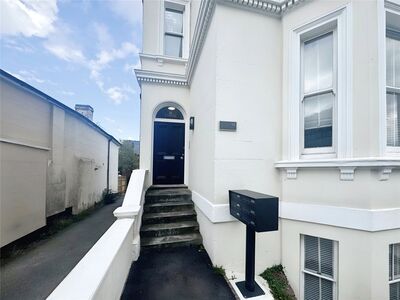 St. Johns Road, 1 bedroom Flat to rent, &pound;1,420 pcm
