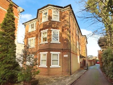 Lansdowne Road, 2 bedroom  Flat for sale, £250,000