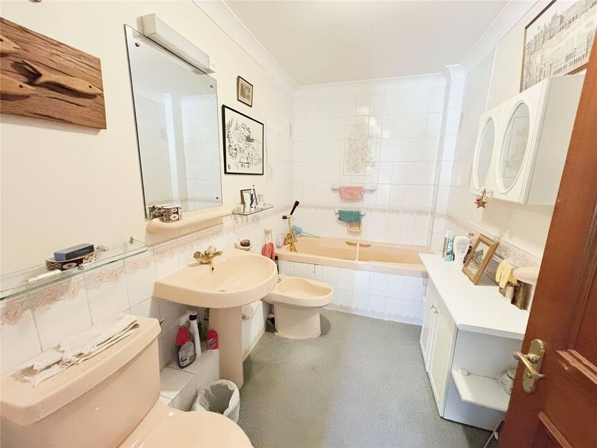 En-Suite Bathroom WC