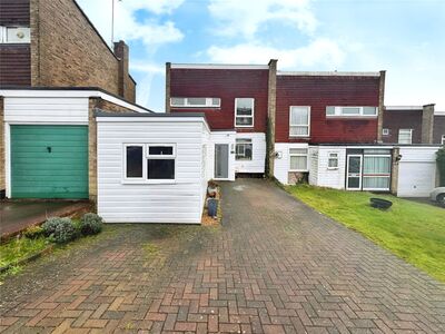 4 bedroom End Terrace House to rent