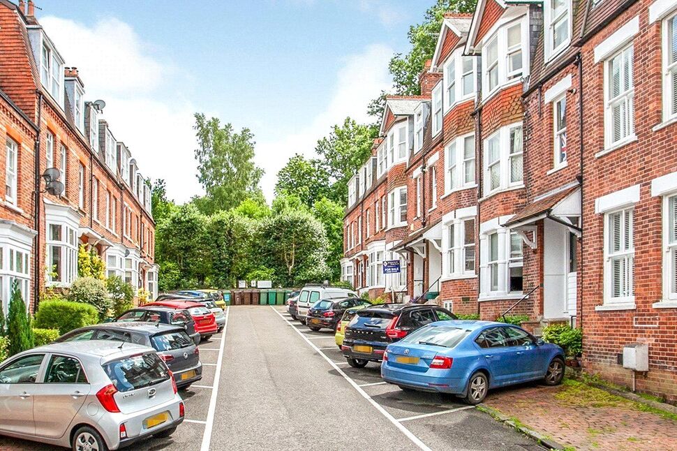Main image of 1 bedroom  Flat for sale, Grove Avenue, Tunbridge Wells, Kent, TN1