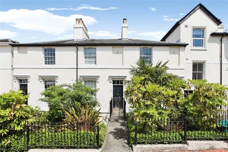 Garden Road,  Flat for sale, £120,000