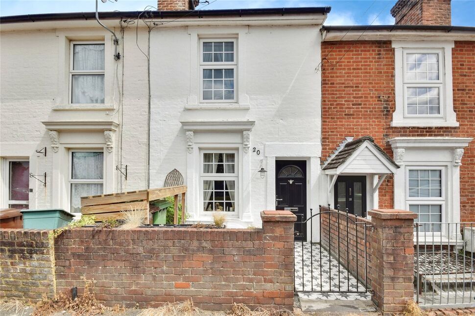 3 bedroom Mid Terrace House for sale