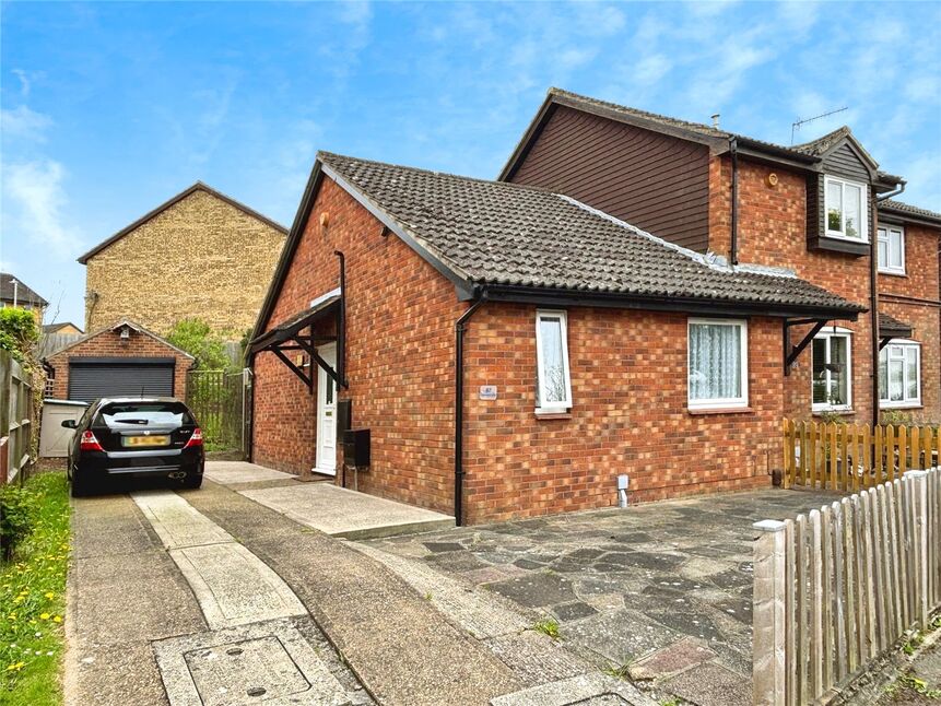 Main image of 1 bedroom Semi Detached Bungalow for sale, Oakwood Rise, Tunbridge Wells, Kent, TN2