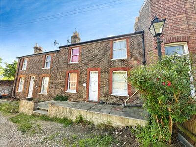 2 bedroom Mid Terrace House for sale