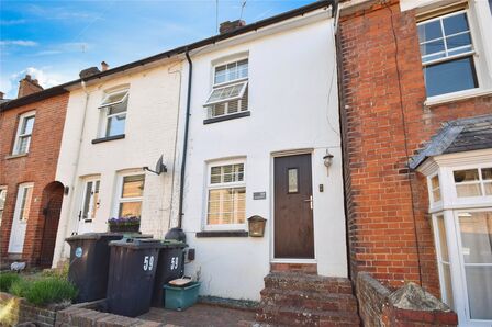 2 bedroom Mid Terrace House for sale