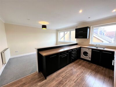 Commercial Road, 2 bedroom  Flat to rent, £1,150 pcm