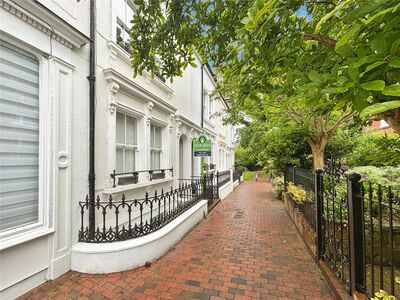 Belgrove, 1 bedroom  Flat for sale, £265,000
