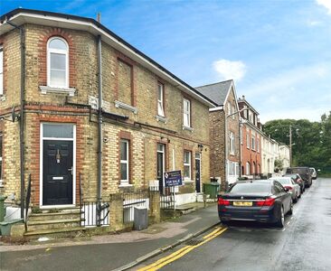 Goods Station Road, 1 bedroom  Flat to rent, £875 pcm