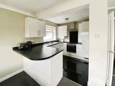 Ferndale Close, 2 bedroom  Flat to rent, £1,400 pcm