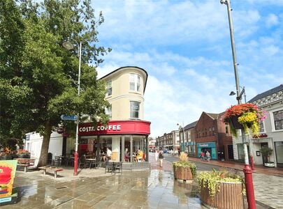 Grosvenor Road, 1 bedroom  Flat to rent, £1,000 pcm