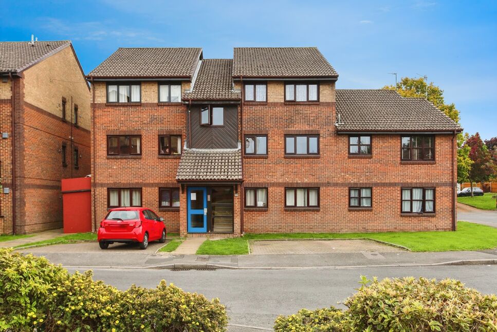 Main image of 2 bedroom  Flat for sale, The Goodwins, Tunbridge Wells, Kent, TN2
