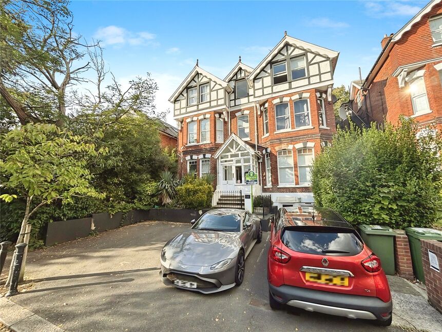 Main image of 2 bedroom  Flat to rent, Clanricarde Gardens, Tunbridge Wells, Kent, TN1