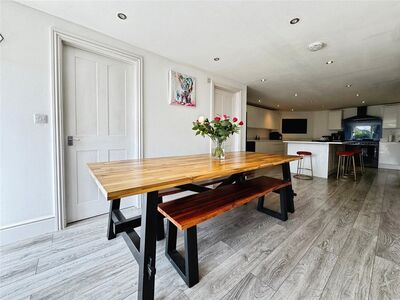 4 bedroom End Terrace House for sale