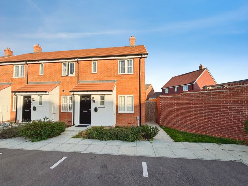 Main image of 2 bedroom End Terrace House to rent, Reeves Avenue, Paddock Wood, Kent, TN12